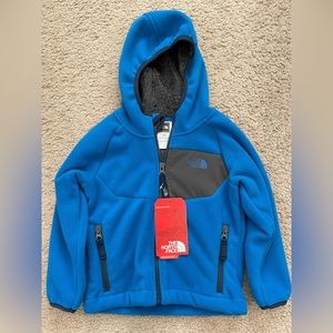 NWT The North Face Chimborazo hooded fleece jacket, boys 3T